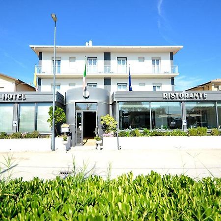Hotel Bella Romagna Казал Борсети Екстериор снимка