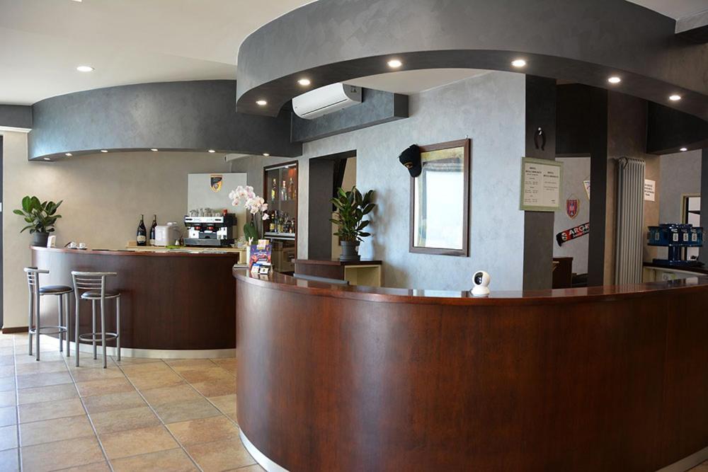 Hotel Bella Romagna Казал Борсети Екстериор снимка